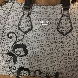 Guess purse like new
